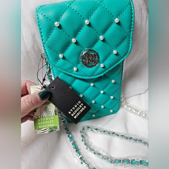 Badgley  Mischka Women's crossbody wallet-phone case - Picture 4 of 8